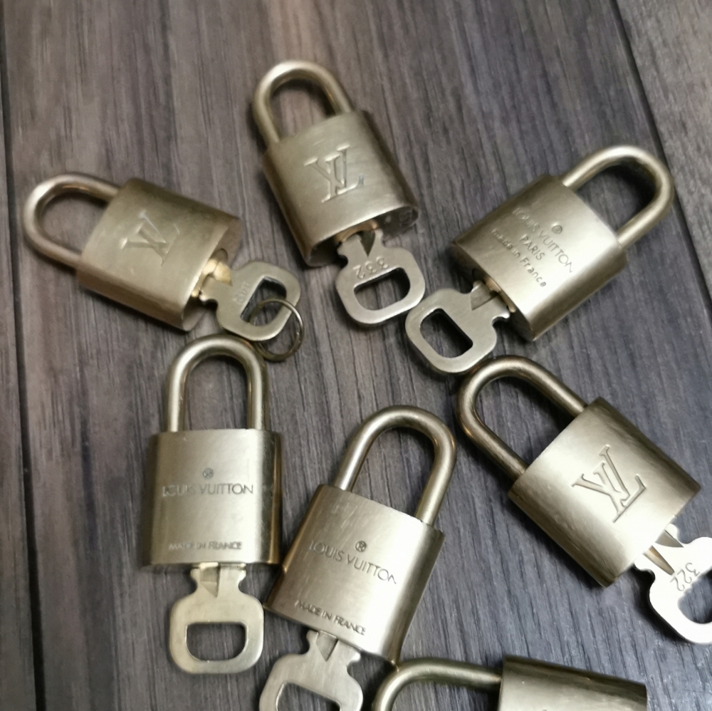 Authentic Louis Vuitton 1 lock and key set - Picture 6 of 6